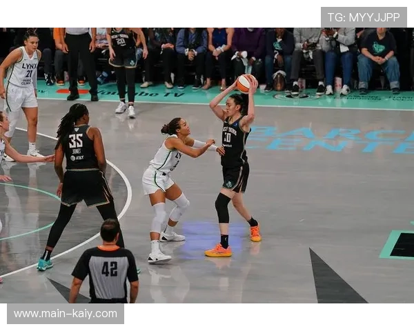 自由人87-78复仇阳光终结四连败，约内斯库狂砍36分11篮板