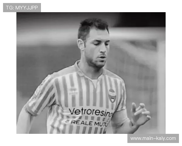 多特蒙德青训球员雷贾尼获一线队训练机会,梯队晋升趋势 多特蒙德青训球员雷贾尼获一线队训练机会,梯队晋升趋势