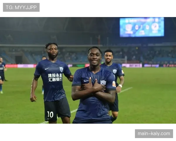 半场战报：沧州雄狮1-0领先深圳，奥斯卡单刀破门